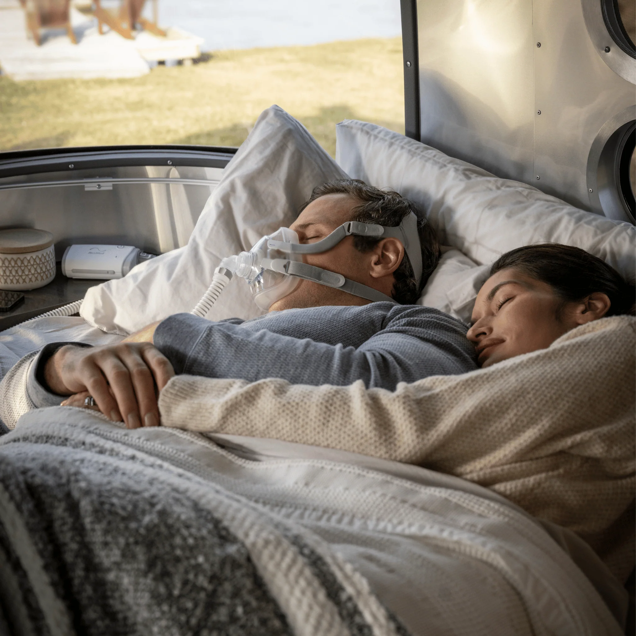 Equipos CPAP y concentradores de oxígeno en exhibición